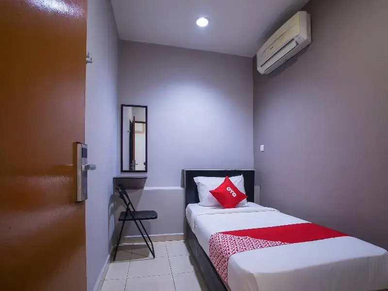 Super OYO 44097 Avatarr Hotel