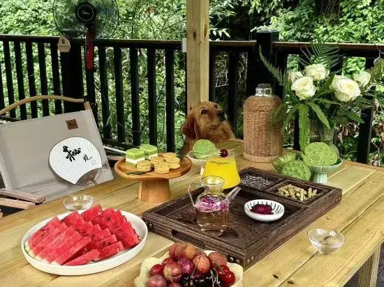 Qingcheng Mountain Qizhiquexipan Hot Spring Homestay