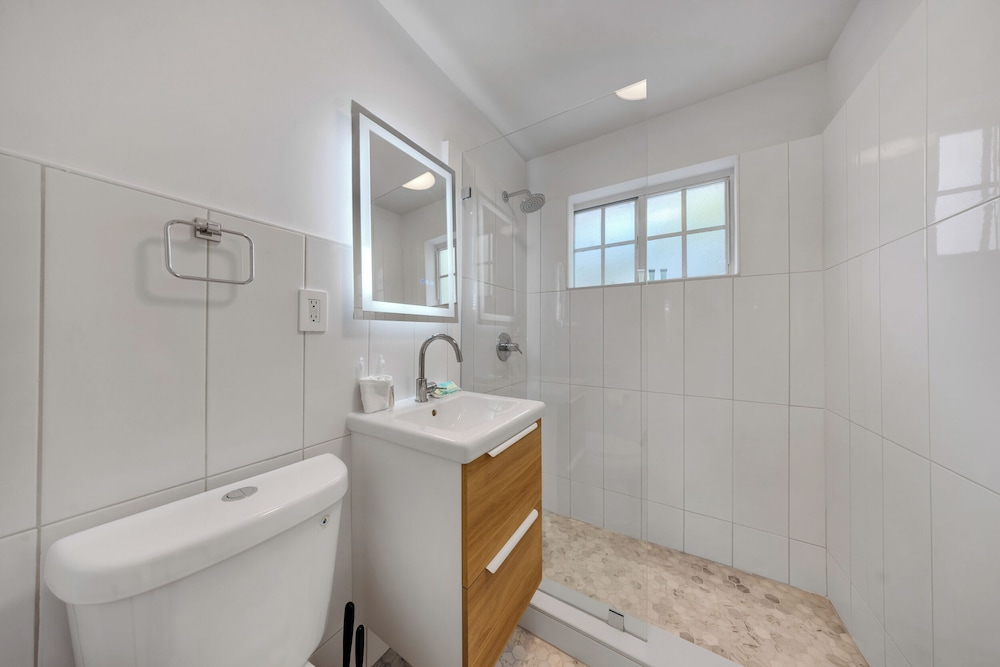 Miami Retreat 1-BD - Parking and Gym