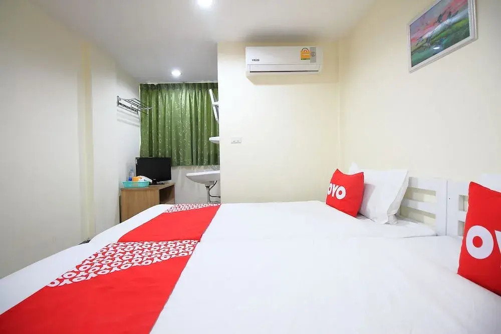 OYO 439 Bed and Bus Hotel