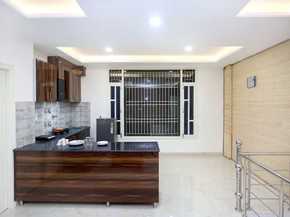 OYO 13769 Home Spacious 3BHK Kasauli