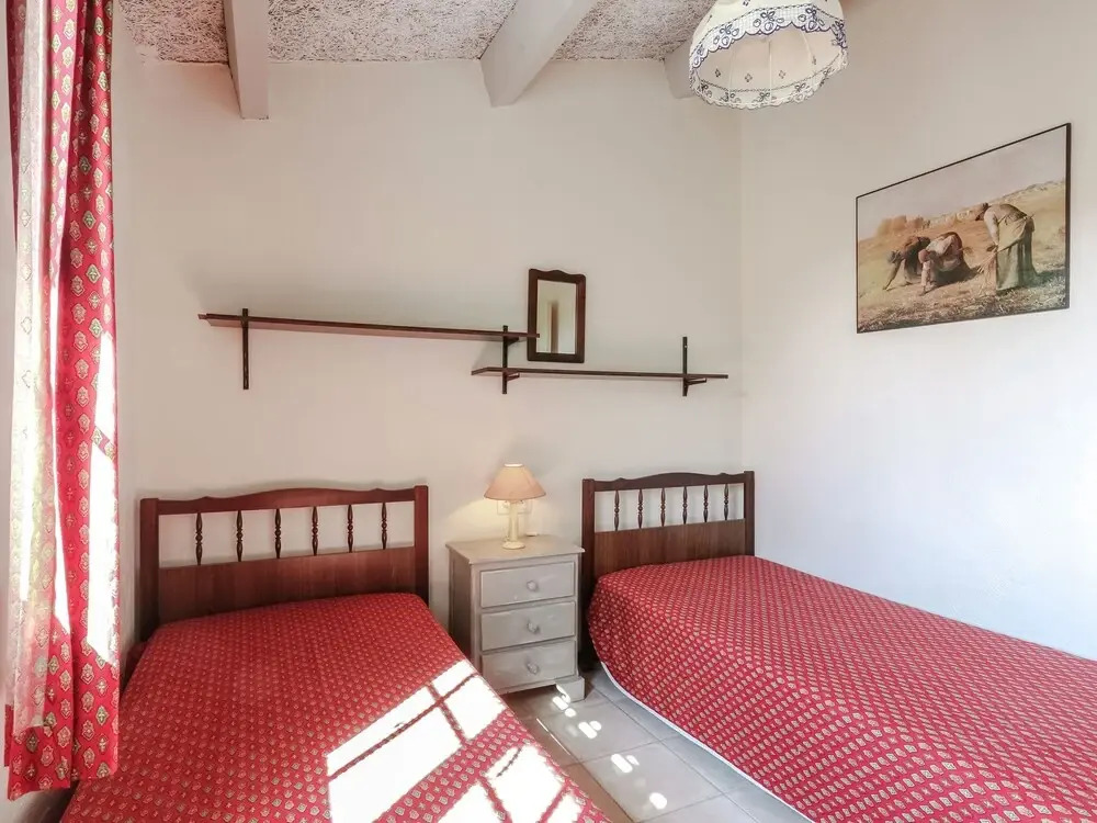 Classy Holiday Home with Swimming Pool, BBQ, Terrace, Garden