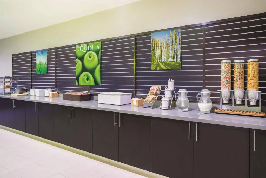 La Quinta Inn & Suites by Wyndham Clifton Park Saratoga Area 1749 Route 9