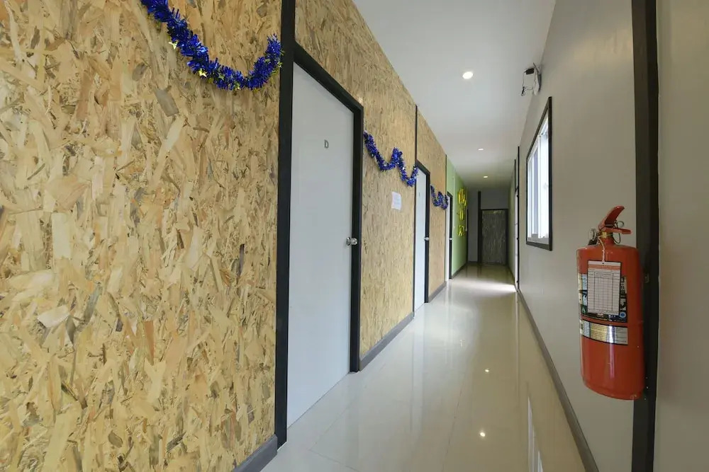 OYO 526 Baan Wararin Hostel