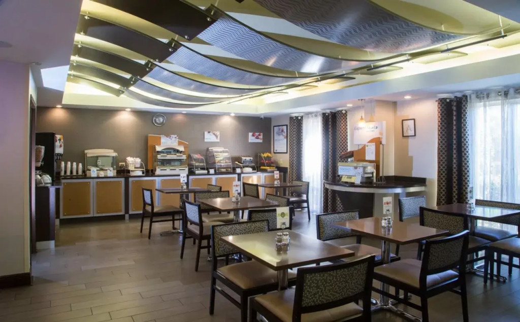 Holiday Inn Express Hotel & Suites Oxford by IHG