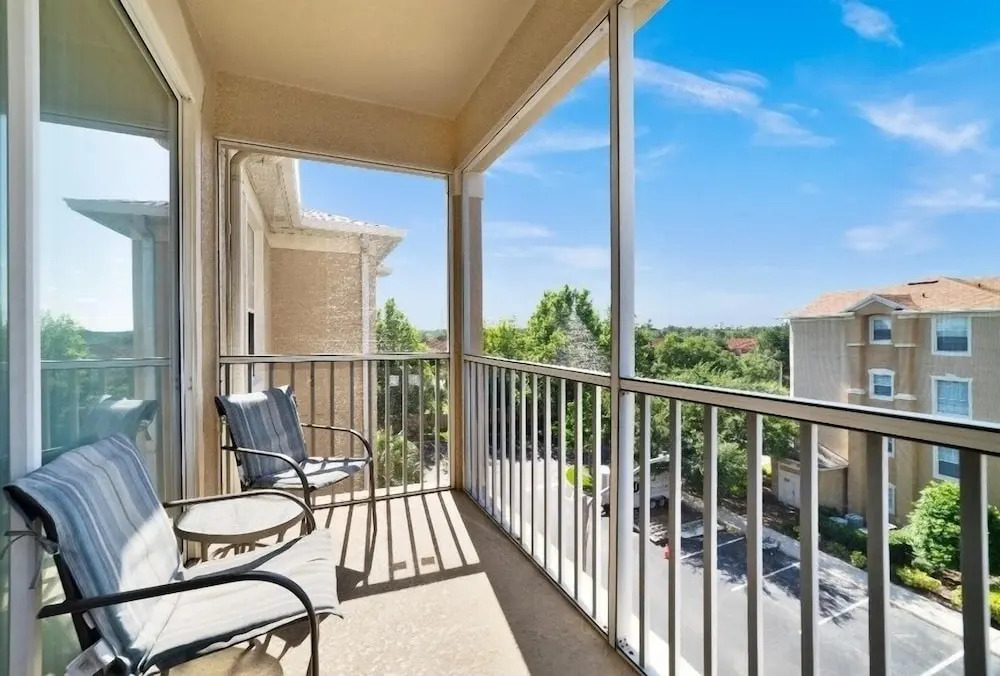 10 Min. To Disney - Gated Resort With Large Heated 2 Bedroom Condo by RedAwning, Kissimmee
