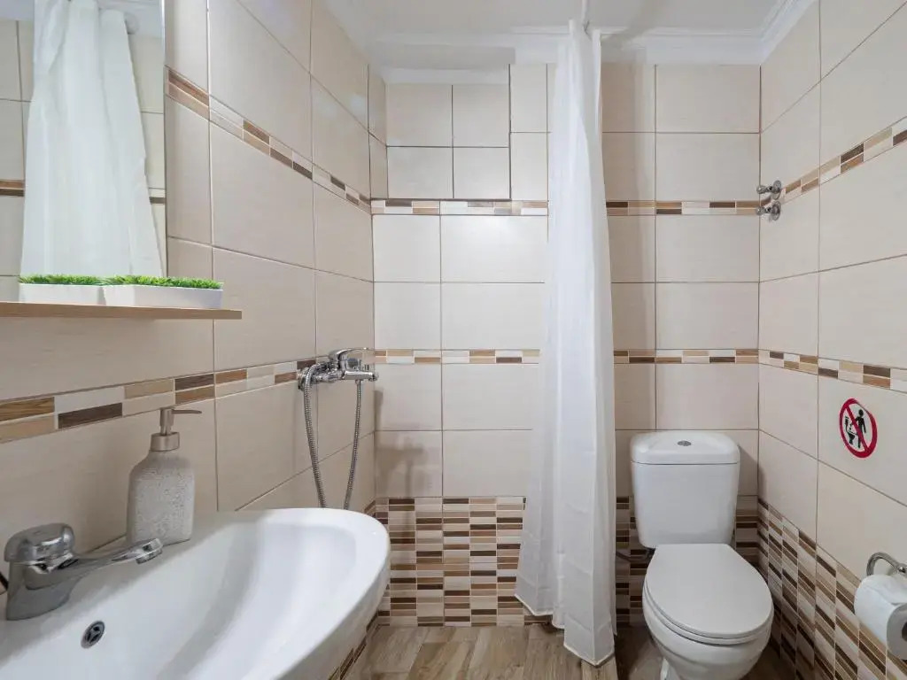 Charmy 2BD Apartment near Mon Repos Beach
