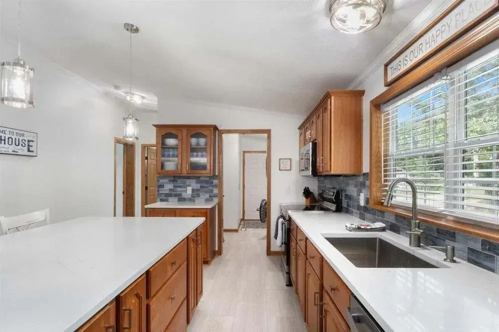 Gentle Sloped Lot, Private Dock, Boat Slip, Kayaks, Fire Table, Lakeview Deck, Family Friendly