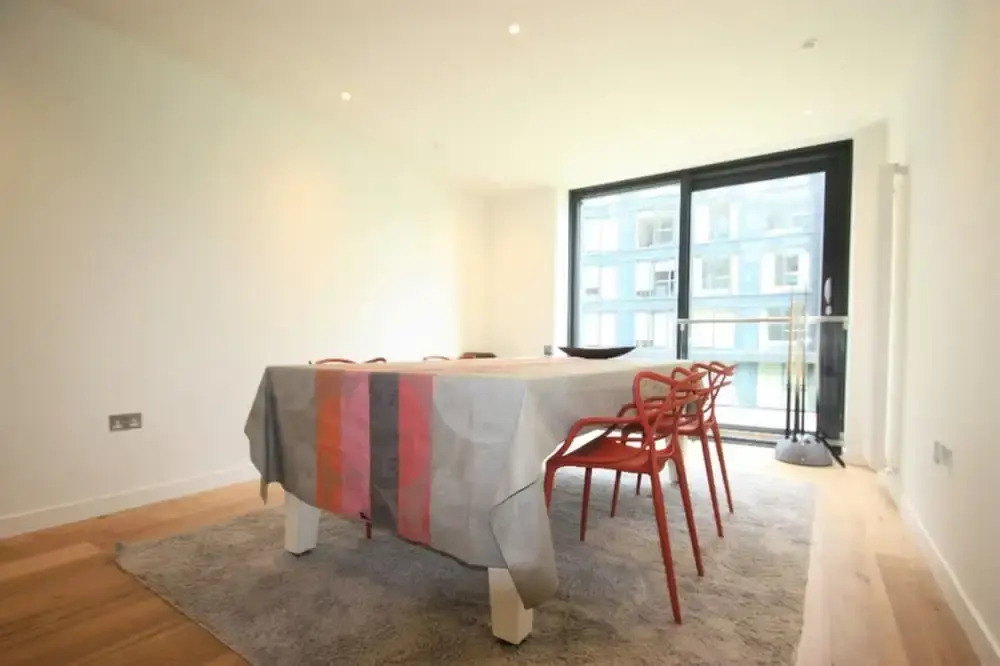 Modern And Bright Two Bedroom Flat On Quartermile