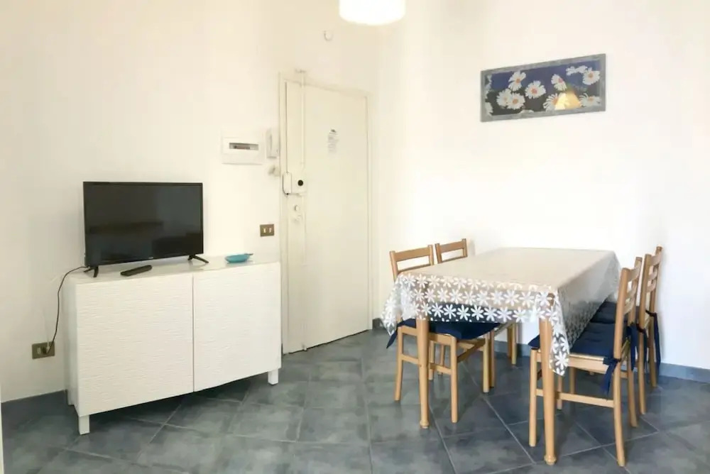 Apartment in a Building Facing the Sea-rif Florida