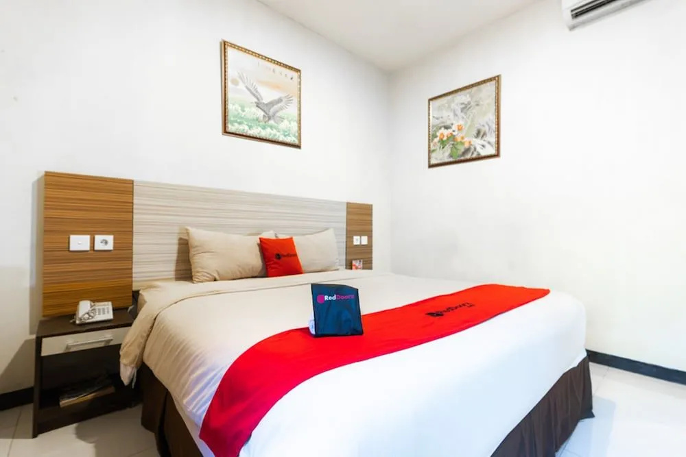 Reddoorz Plus Near Karebosi Area 3