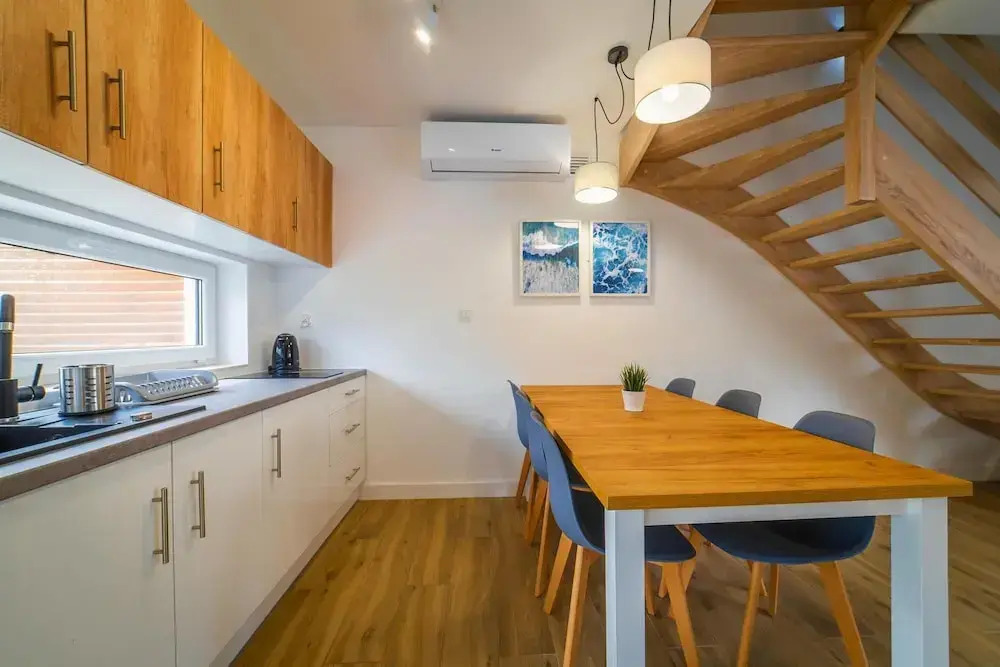 Comfortable holiday homes with a pool, Rewal