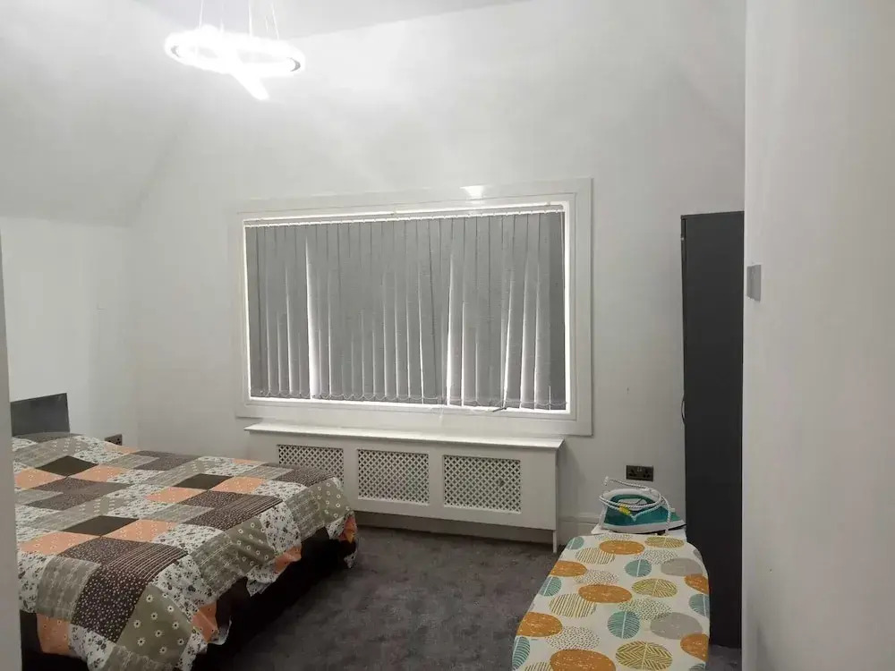 Remarkable 2-bed Penthouse in Wolverhampton