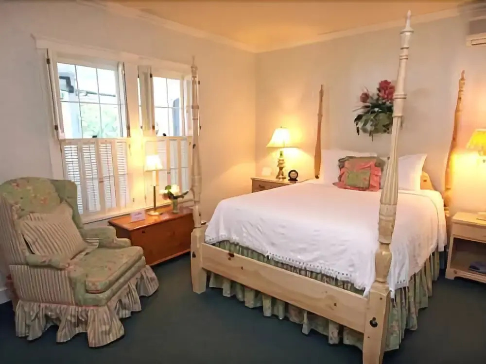 Metivier Inn