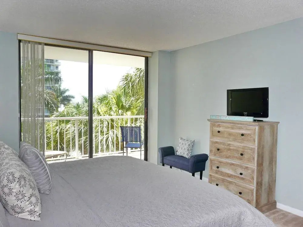 South Seas Tower 4-309