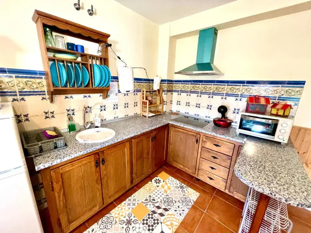 Apartamentos Axarquia 1, terraza privada con vistas a la montaña rio y al mar