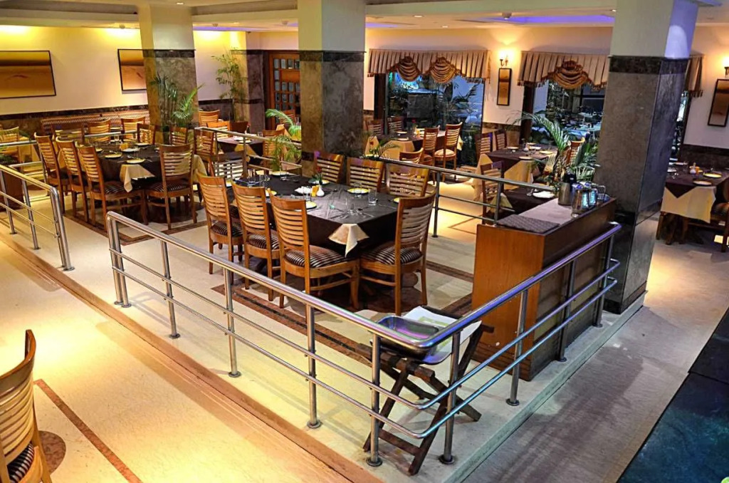 Hotel Meraden Grand