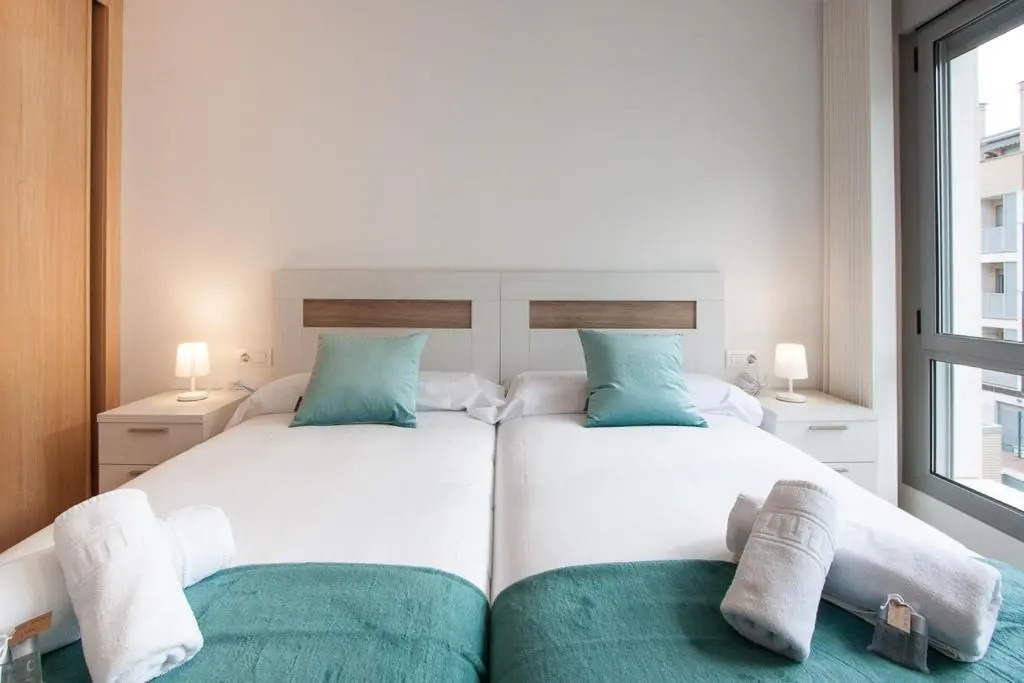 La Piedra L´Osu. Apartamento con piscina. Playa 3 km