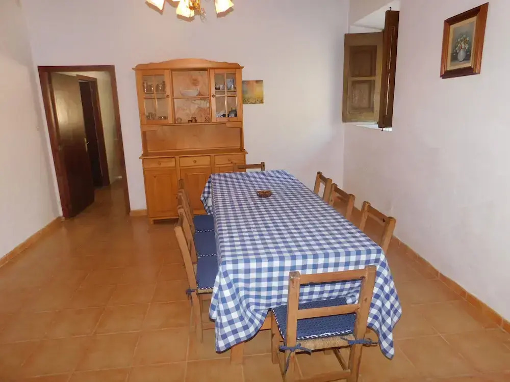 Spacious Villa Ideal Families and Groups
