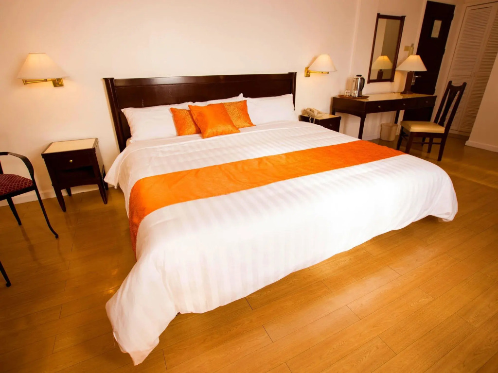 Harbor Town Hotel