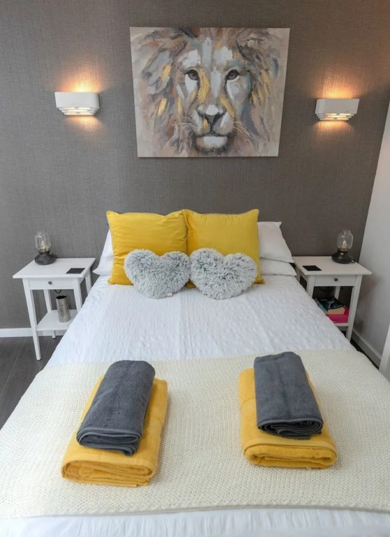 Crescent Apartment