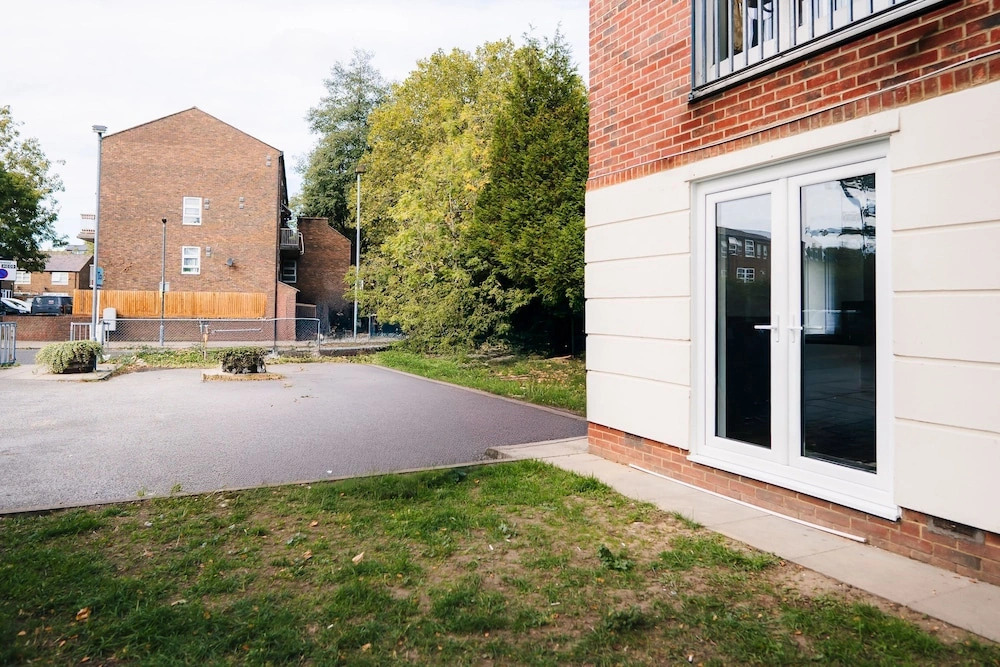 LUX Woolwich Flat 2 Stops to Canary Wharf