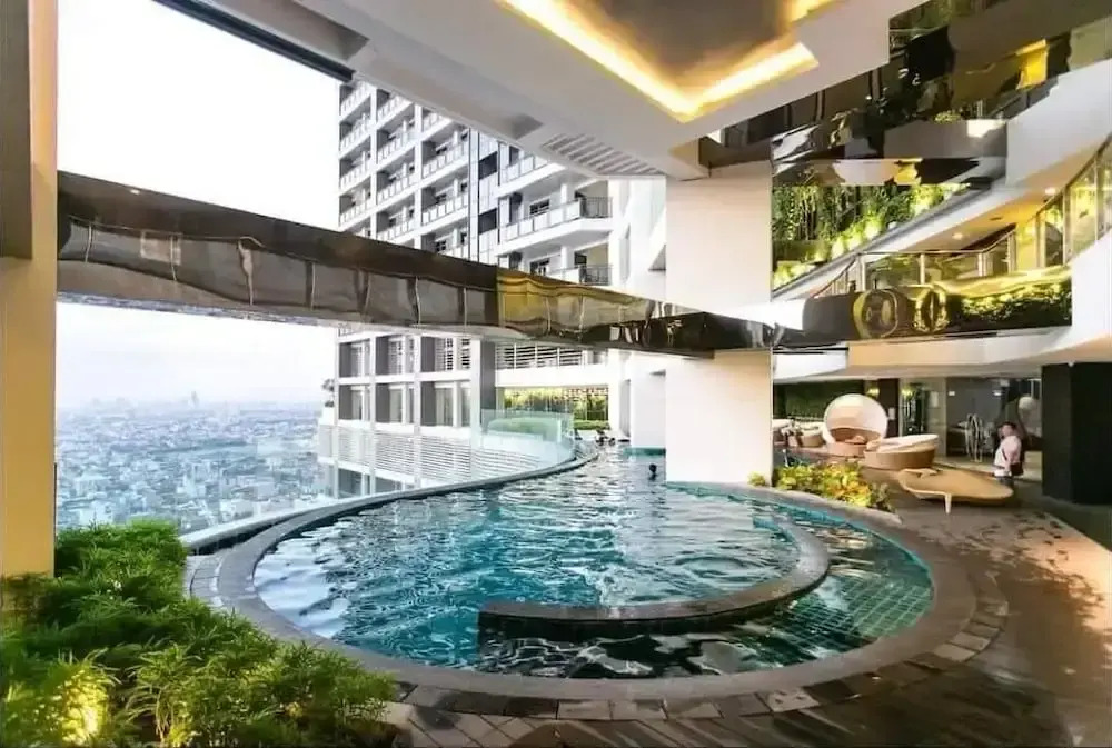 Gramercy Residences 1 bedroom w Balcony