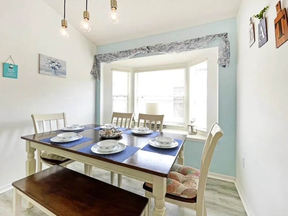 Langham Villa 3 Bedroom Home by RedAwning
