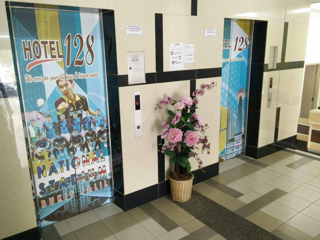 Hotel 128