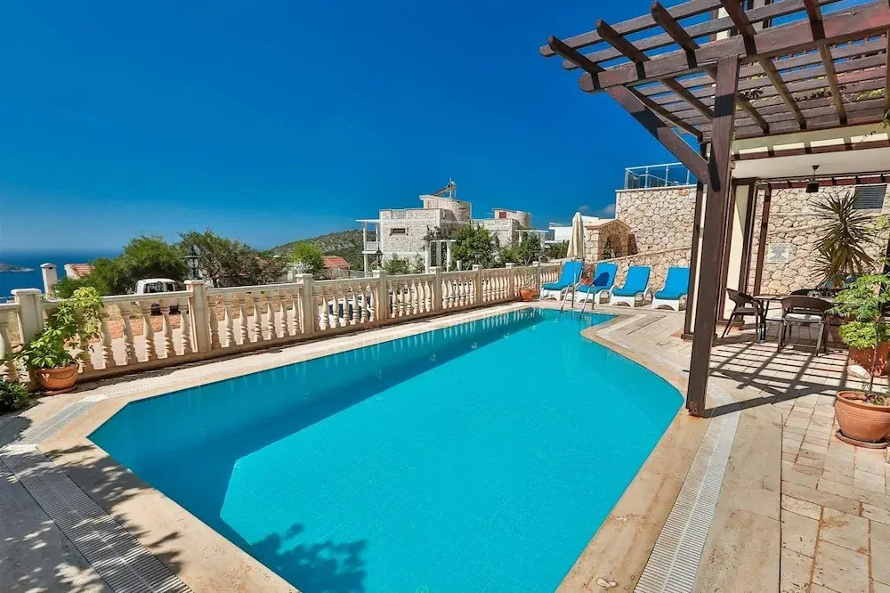 Villa Nefis by Akdenizvillam