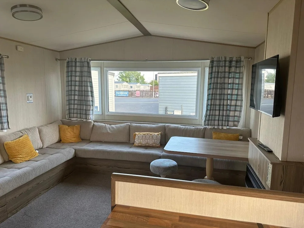 2br-sleeps6-wifi-freeparking-holidaypark