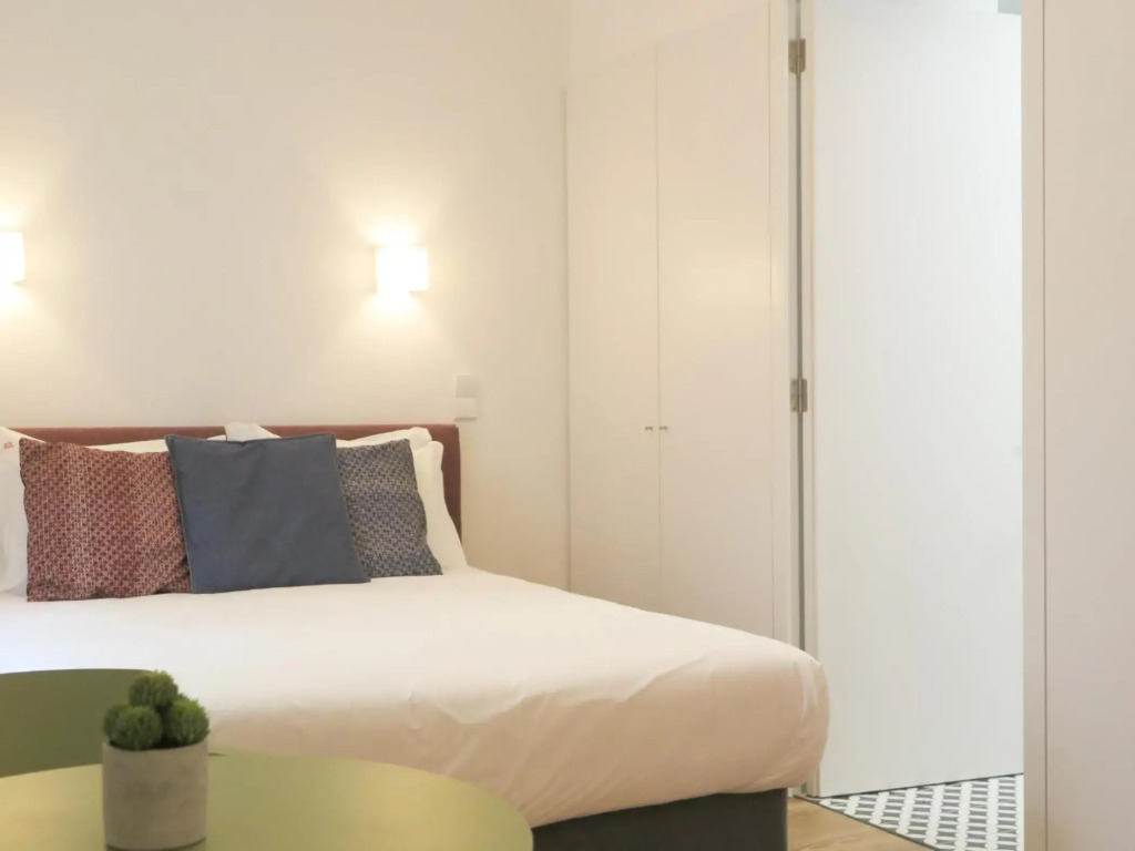 Chiado modern apt with ac elevator green terrace