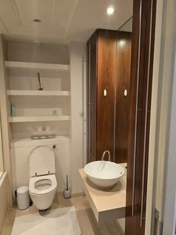 2 Bed Apartment Central London Canary Wharf