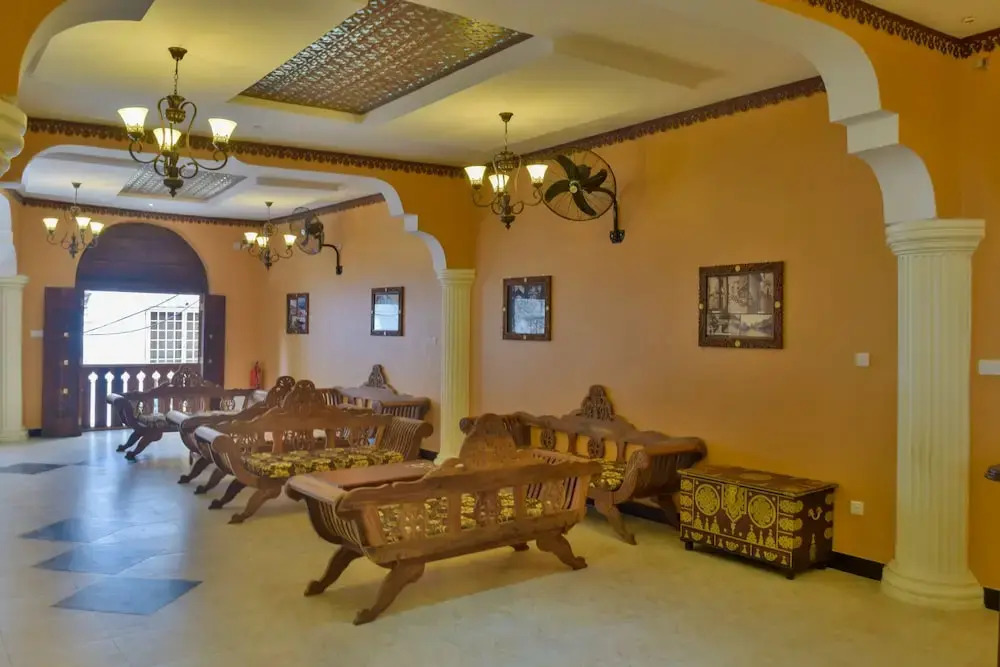 Tembo House Hotel