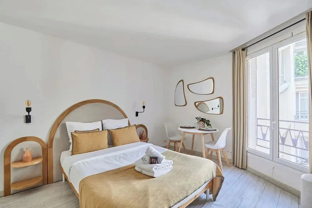 Modern Studio Montaigne Champs Elysees