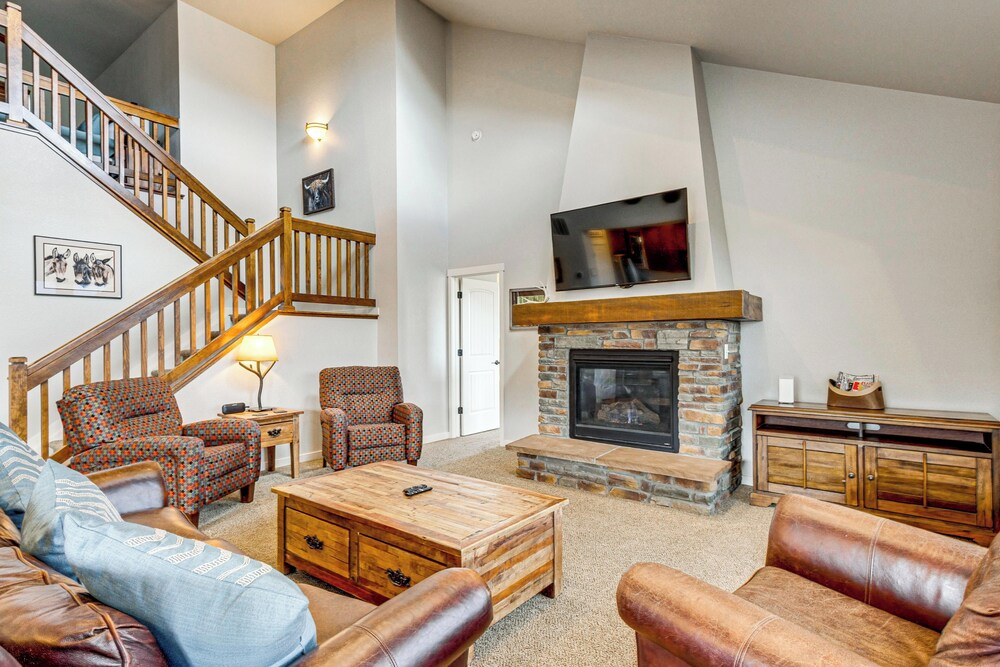 Granby Home w/ Hot Tub + Ski, Golf & Pool Access