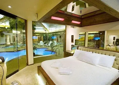 Sybaris Pool Suites