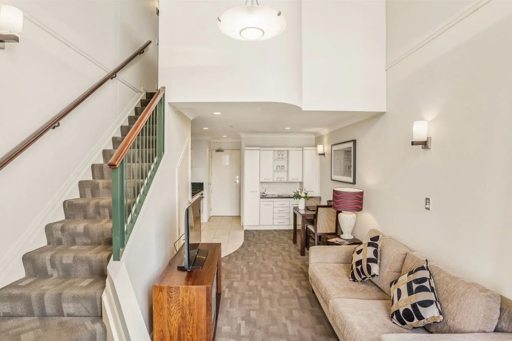 Parkside Hotel & Apartments
