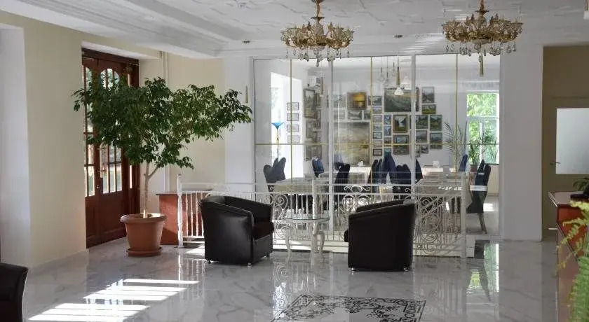 Silk Road Lodge