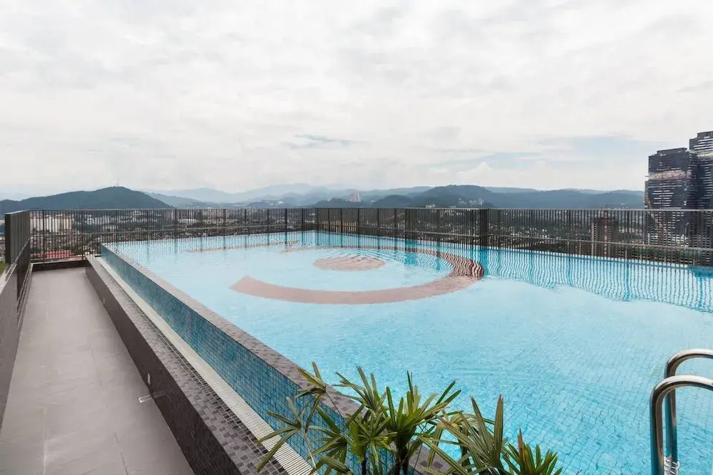 Bright and Comfy Studio 10 Minutes From Klcc