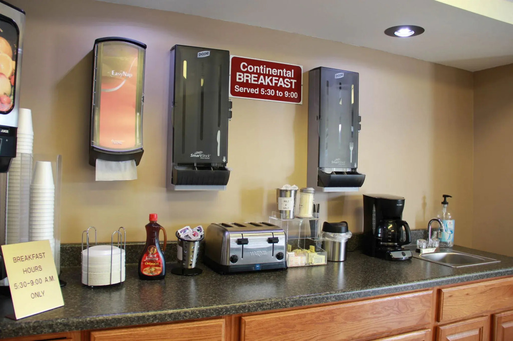 Relax Inn and Suites Kuttawa Eddyville