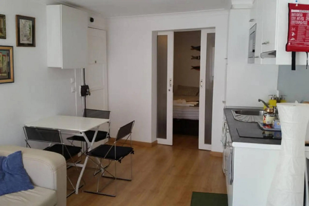 Alfama T1 Travel