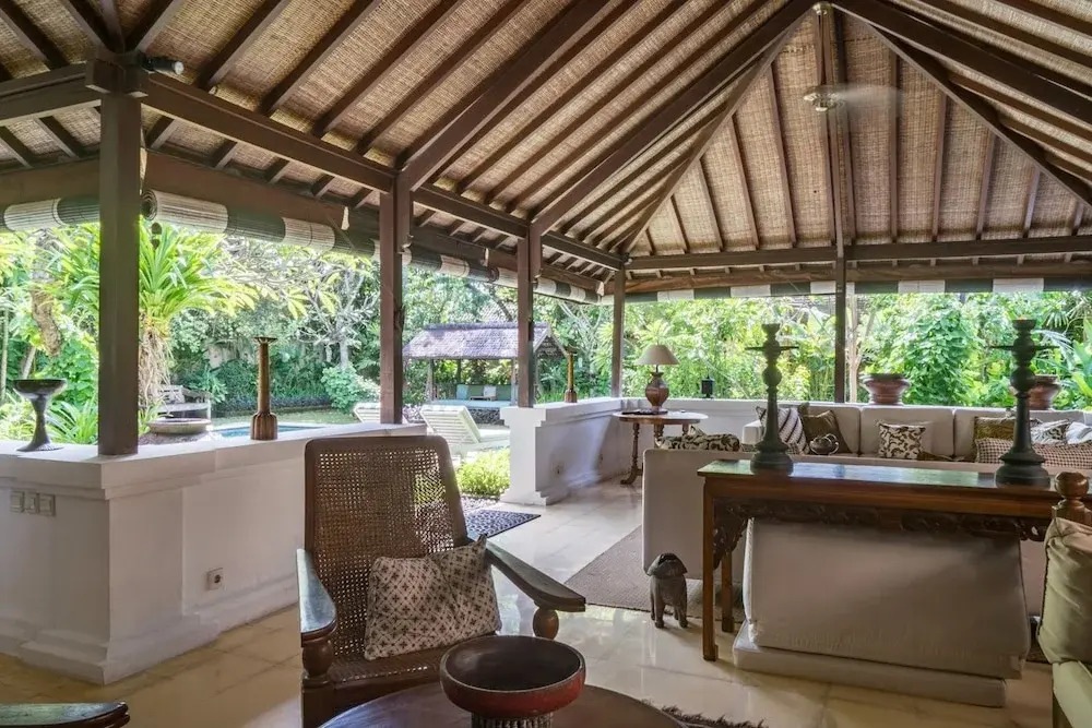 Colonial White House - Seminyak