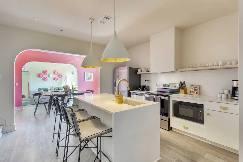 36 Guests on Music Row Bachelorette Suites + Glam Room 5 Minutes to Downtown