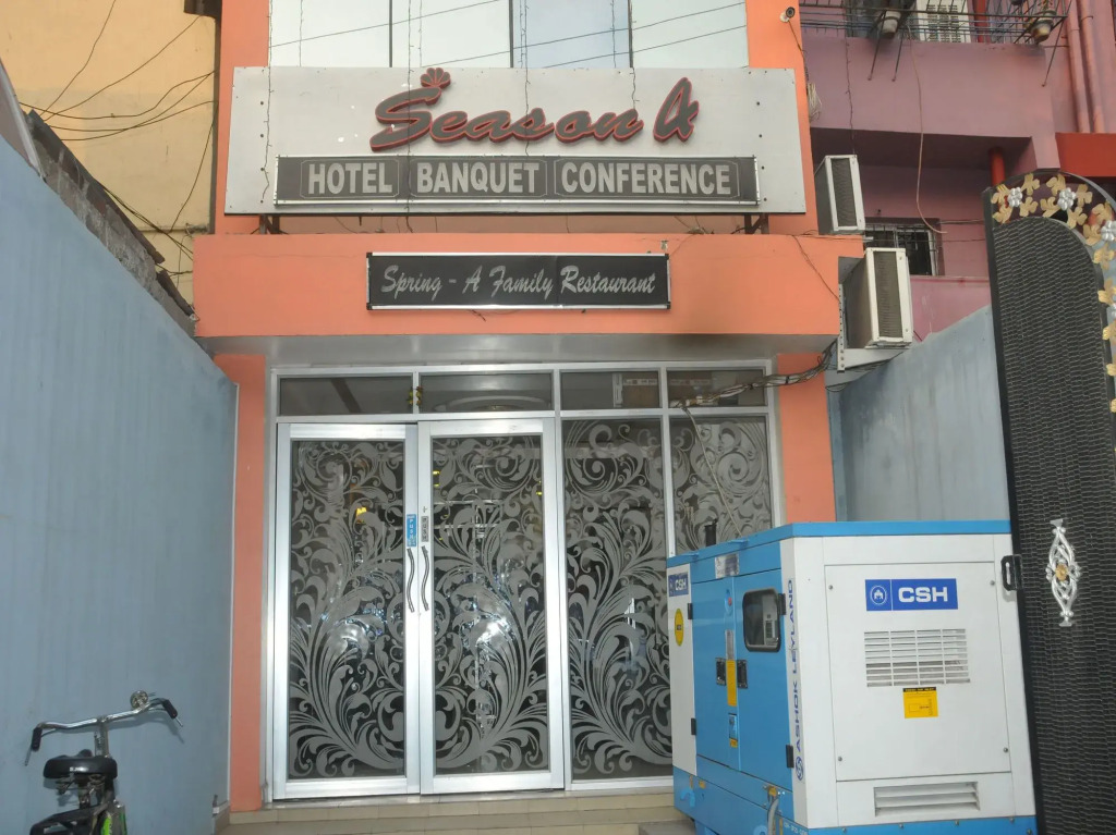 Season 4 by OYO Rooms