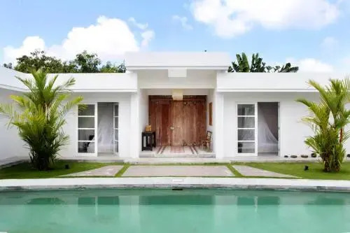 Villa Mutiara Putih by Optimum Bali, Central Seminyak, Walk to beach