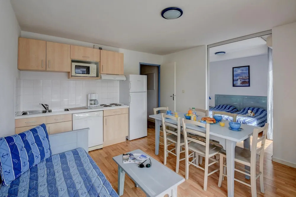 Coastal Apartment Near Marina