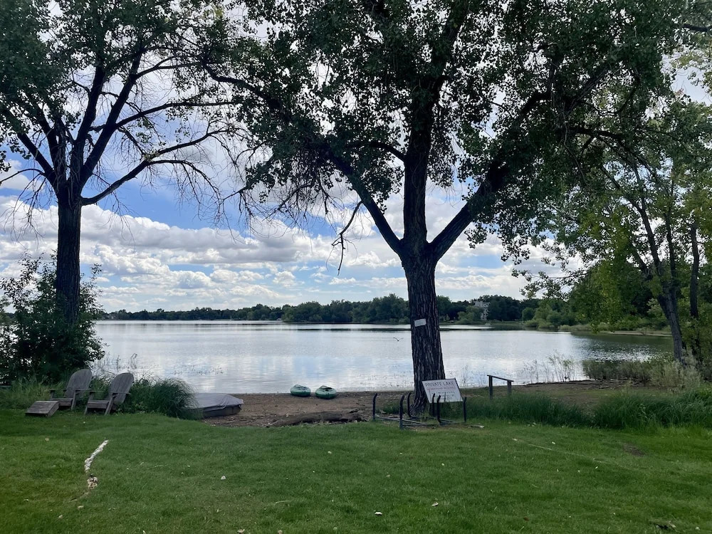 Couples Retreat With Hot Tub, Sauna and Steam Room