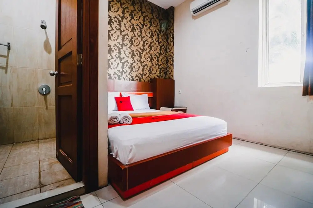 RedDoorz Plus @ AP Pettarani
