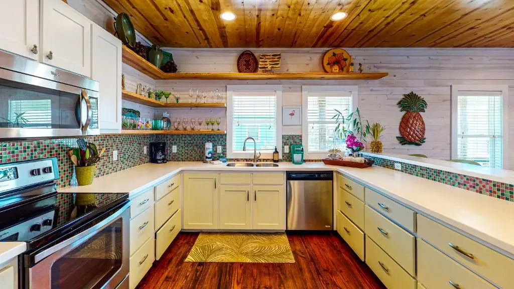 OV2 House on Stilts with Beachy Decor, Near Beach, Balcony Overlooking Private Pond, Shared Pool